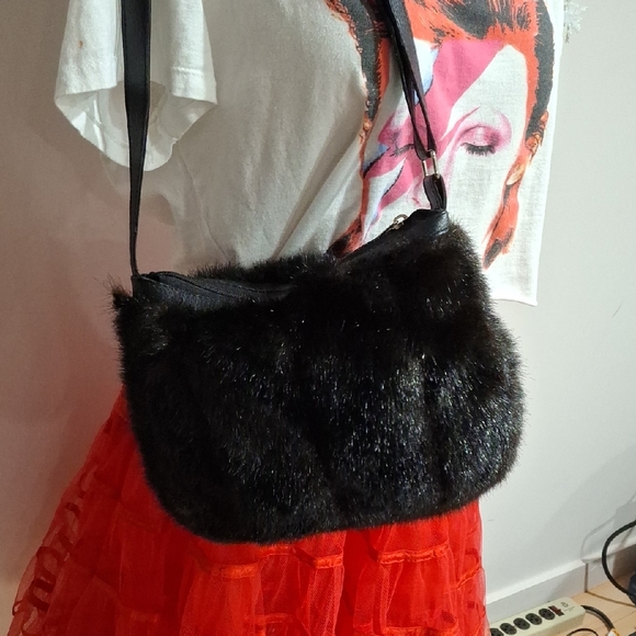 🔥 3/$30 🔥 Furry Black Cap and Bag Set - Picture 3 of 5